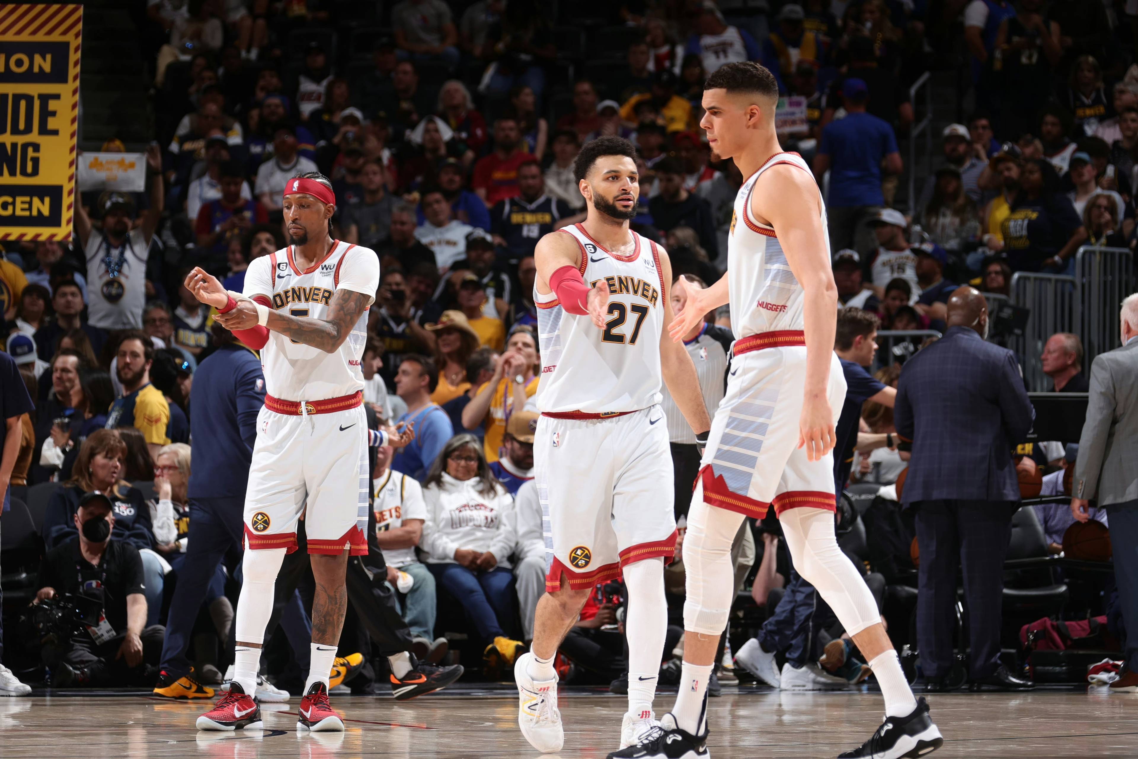 九游娱乐中心-夺冠引发热议！，Scout在掘金比赛中出色防守观众掌声雷动(掘金的比赛)